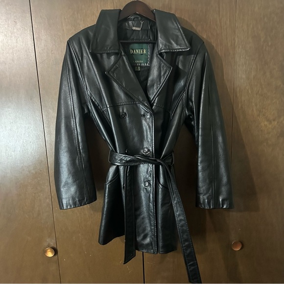 Danier Women's Sleek Black Button Leather Trench Waist Tie Coat Sz Medium - Picture 2 of 15